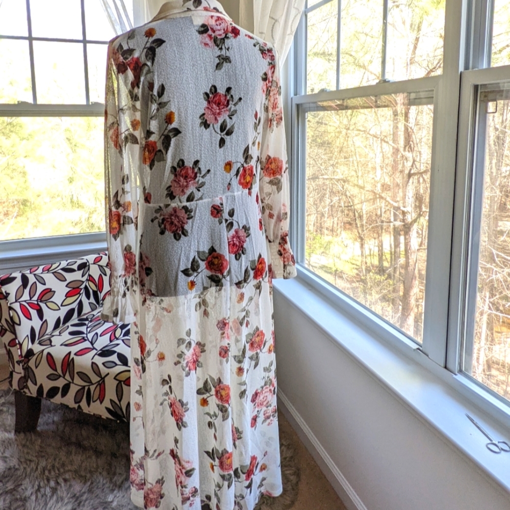 🔴SOLD🔴Vintage Chiffon Poet Sleeve Dressing Gown Size M - Picture 2 of 15